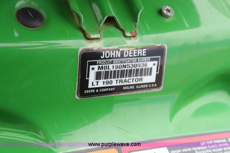 image for item H2692 2005 John Deere LT190 lawn mower