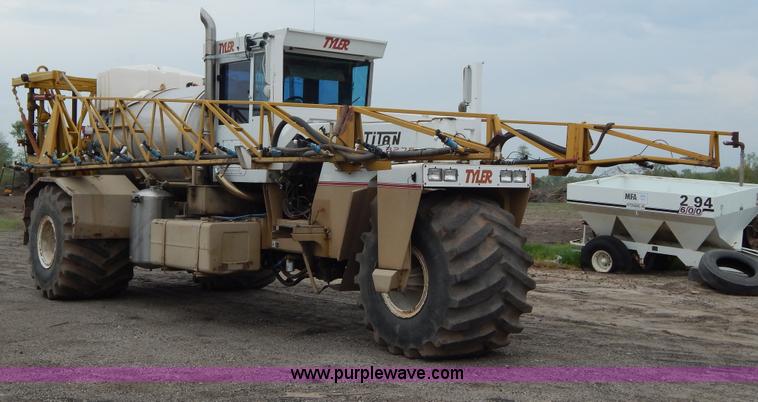 image for item H3402 Tyler Titan 3275 self-propelled sprayer