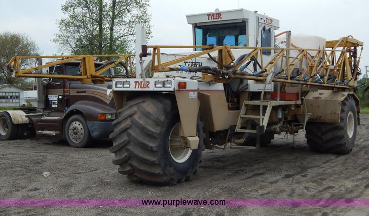 image for item H3402 Tyler Titan 3275 self-propelled sprayer
