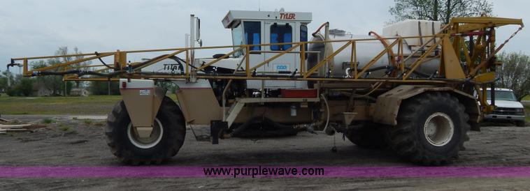 image for item H3402 Tyler Titan 3275 self-propelled sprayer