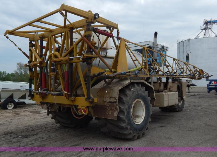 image for item H3402 Tyler Titan 3275 self-propelled sprayer