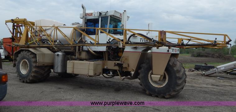image for item H3402 Tyler Titan 3275 self-propelled sprayer