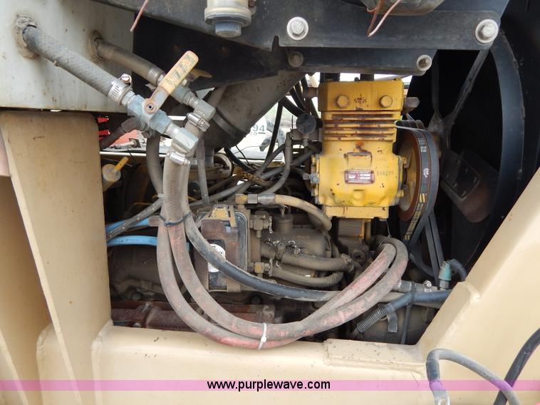 image for item H3402 Tyler Titan 3275 self-propelled sprayer