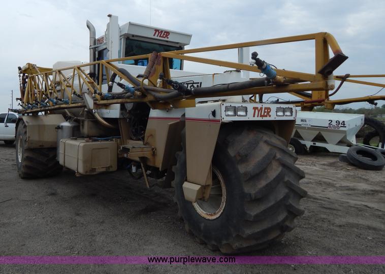 image for item H3402 Tyler Titan 3275 self-propelled sprayer