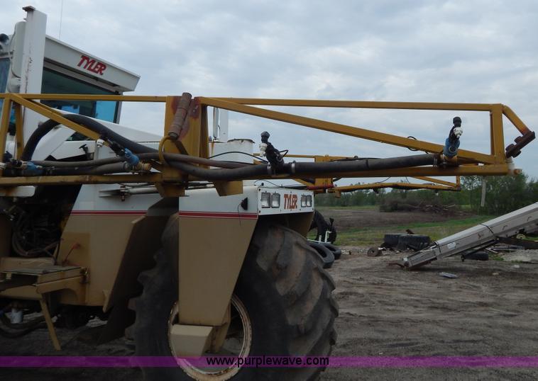 image for item H3402 Tyler Titan 3275 self-propelled sprayer