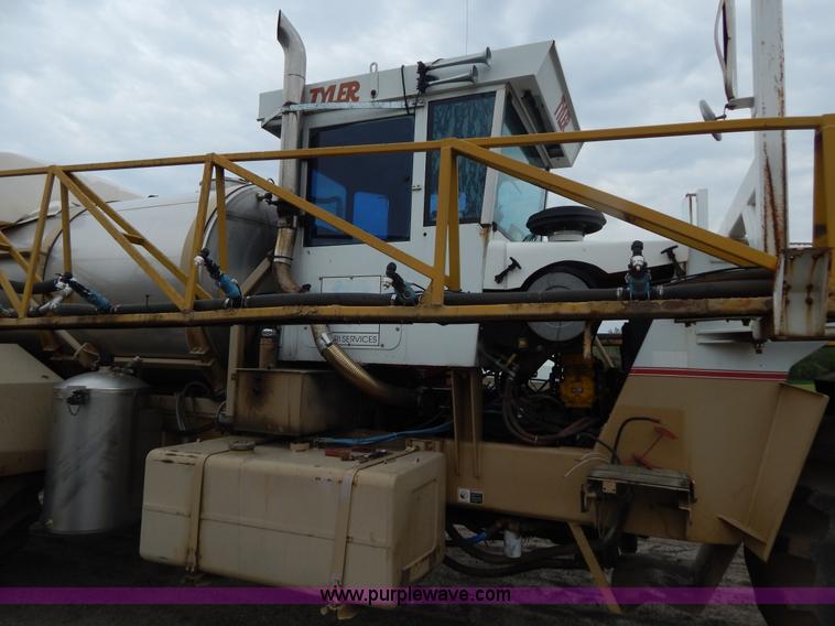 image for item H3402 Tyler Titan 3275 self-propelled sprayer