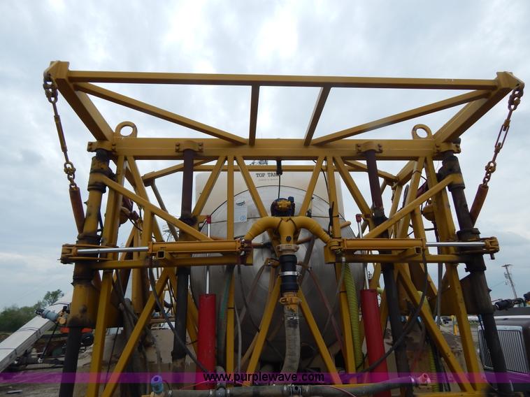 image for item H3402 Tyler Titan 3275 self-propelled sprayer