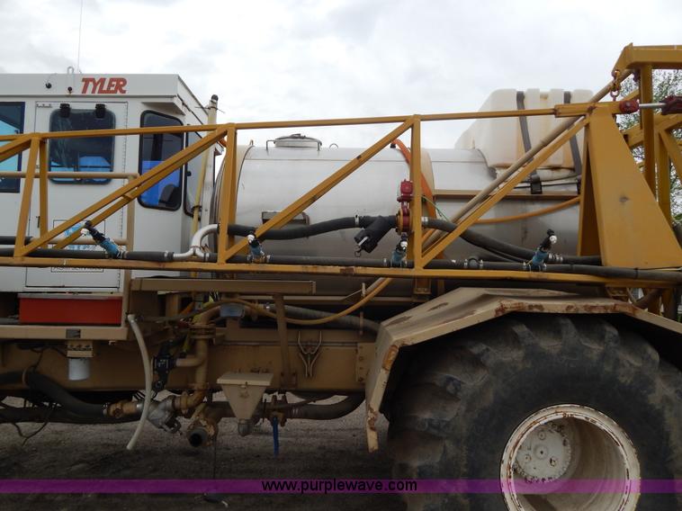 image for item H3402 Tyler Titan 3275 self-propelled sprayer