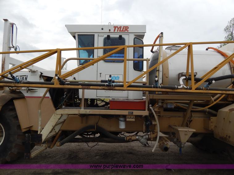 image for item H3402 Tyler Titan 3275 self-propelled sprayer