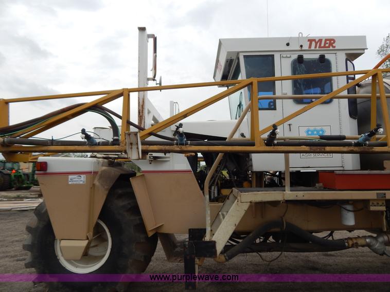 image for item H3402 Tyler Titan 3275 self-propelled sprayer
