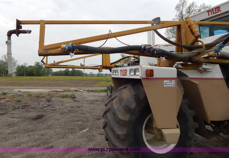 image for item H3402 Tyler Titan 3275 self-propelled sprayer