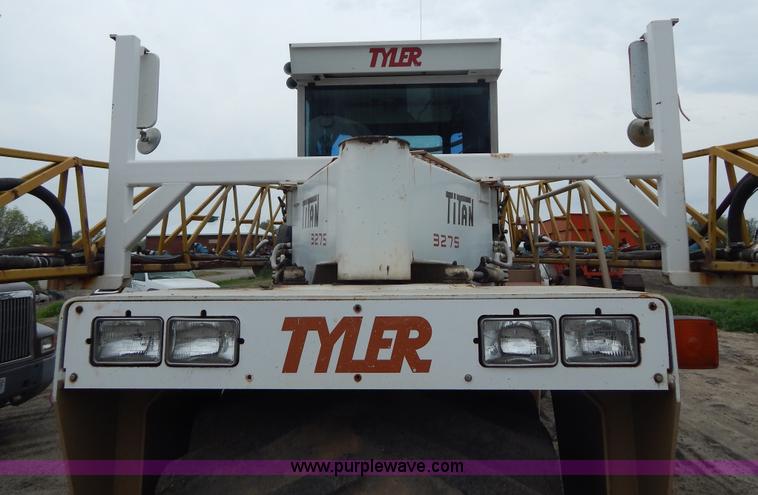 image for item H3402 Tyler Titan 3275 self-propelled sprayer