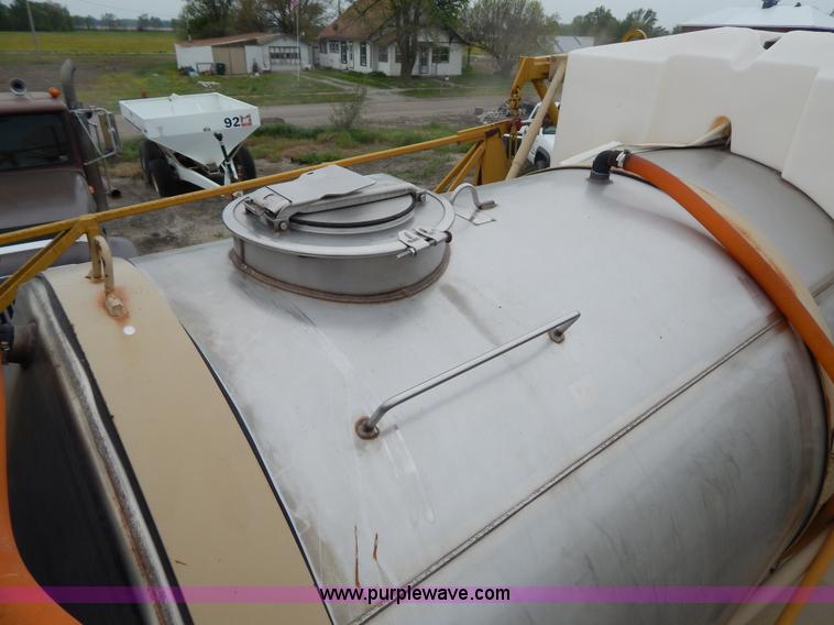 image for item H3402 Tyler Titan 3275 self-propelled sprayer