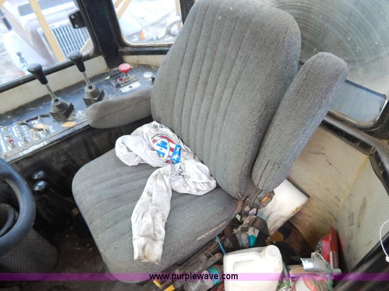 image for item H3402 Tyler Titan 3275 self-propelled sprayer