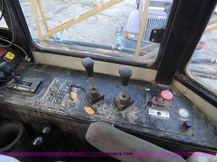 image for item H3402 Tyler Titan 3275 self-propelled sprayer