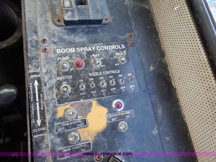 image for item H3402 Tyler Titan 3275 self-propelled sprayer