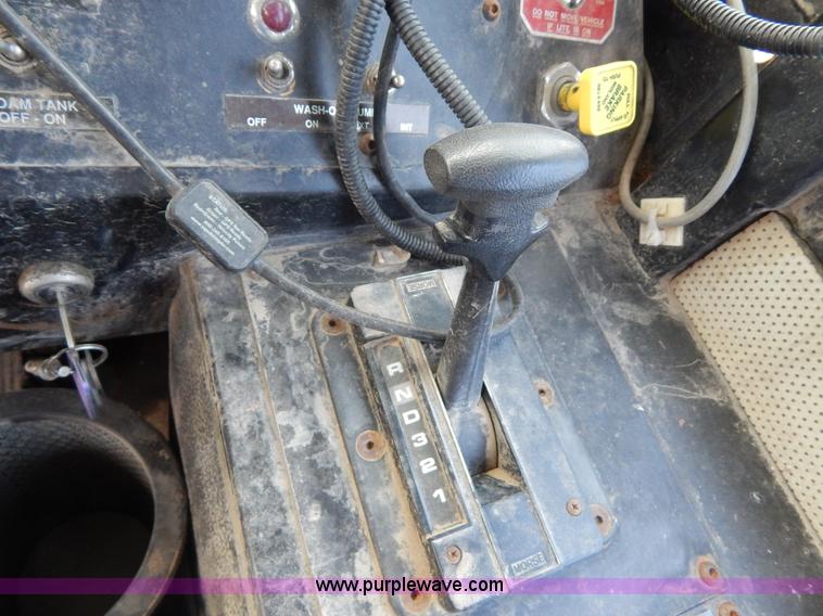 image for item H3402 Tyler Titan 3275 self-propelled sprayer