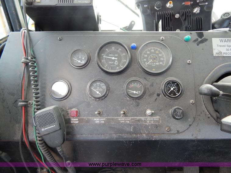 image for item H3402 Tyler Titan 3275 self-propelled sprayer