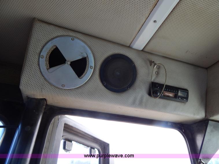 image for item H3402 Tyler Titan 3275 self-propelled sprayer