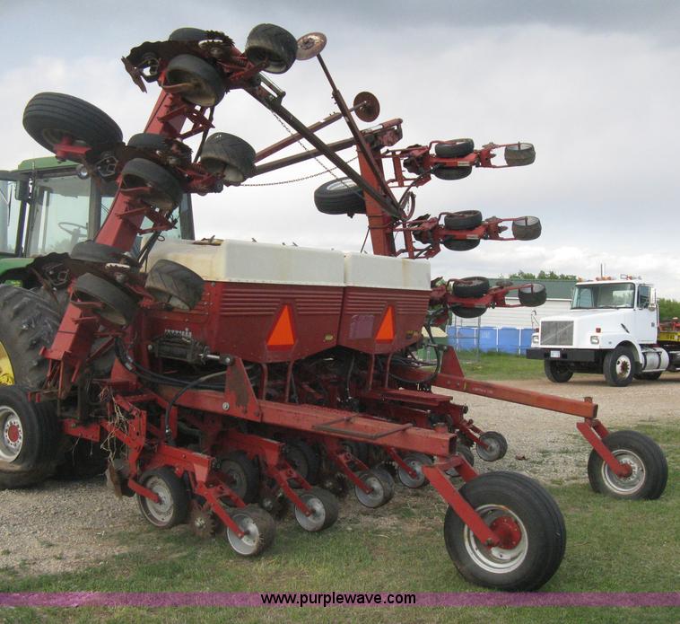 image for item H5476 Case IH 900 Cyclo Air 12 row planter