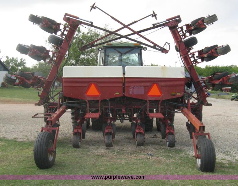image for item H5476 Case IH 900 Cyclo Air 12 row planter