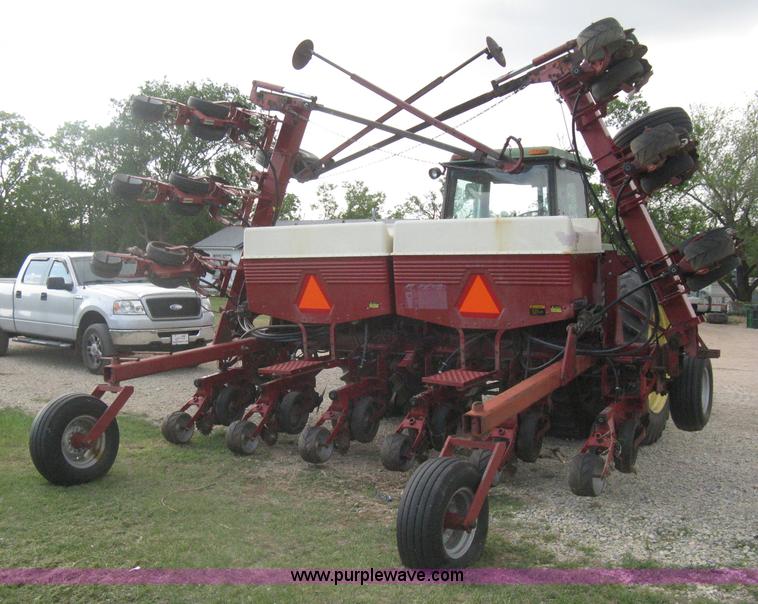 image for item H5476 Case IH 900 Cyclo Air 12 row planter
