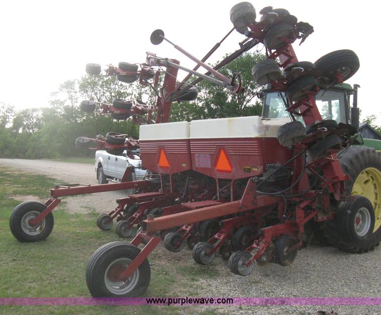 image for item H5476 Case IH 900 Cyclo Air 12 row planter