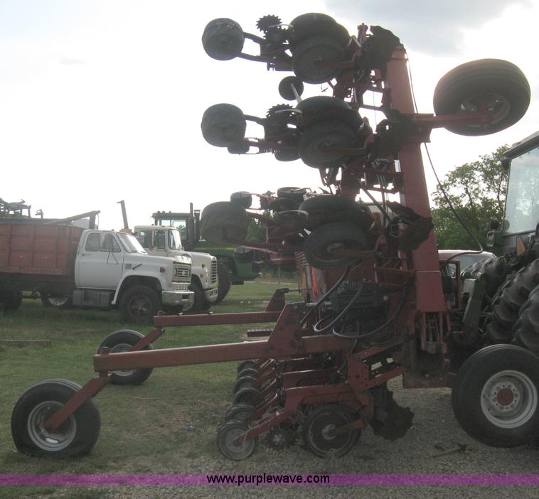 image for item H5476 Case IH 900 Cyclo Air 12 row planter