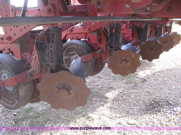 image for item H5476 Case IH 900 Cyclo Air 12 row planter