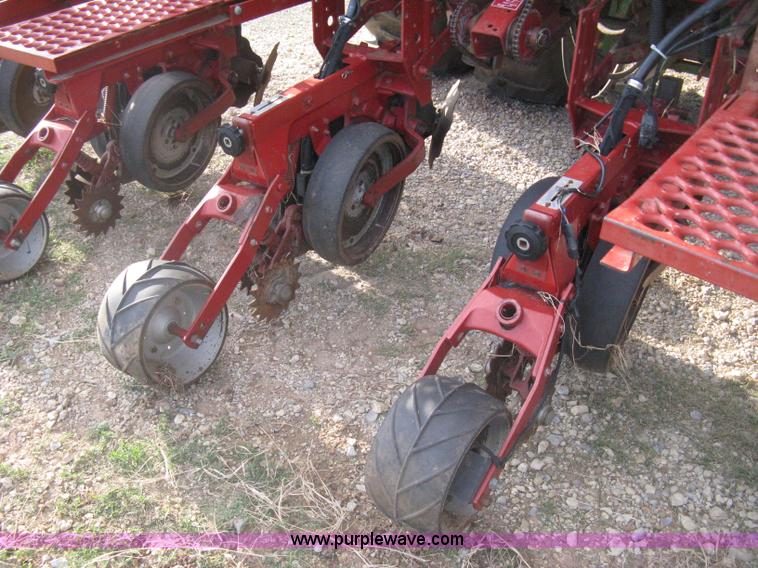 image for item H5476 Case IH 900 Cyclo Air 12 row planter