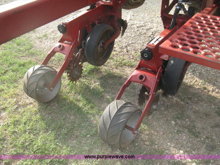 image for item H5476 Case IH 900 Cyclo Air 12 row planter
