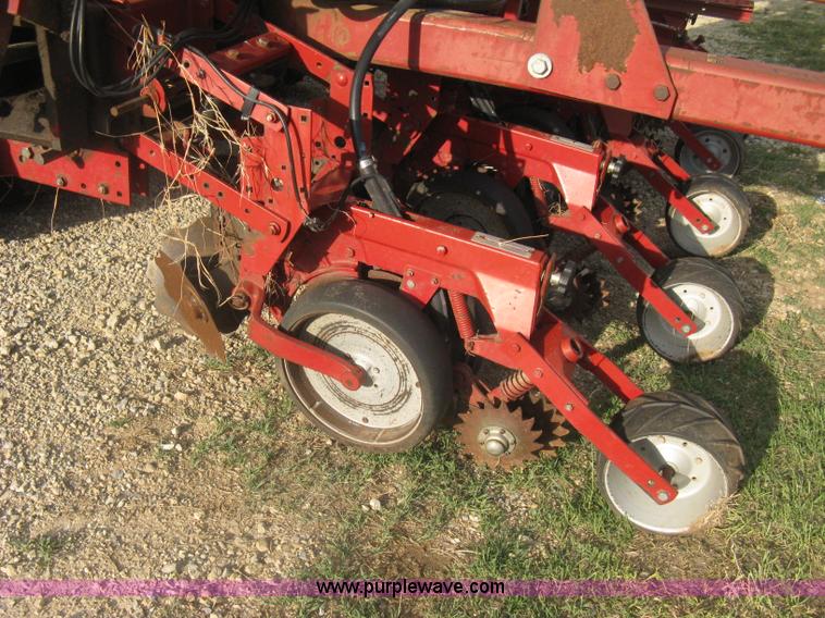 image for item H5476 Case IH 900 Cyclo Air 12 row planter