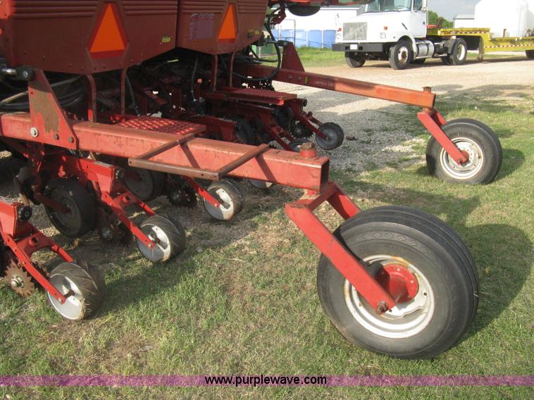 image for item H5476 Case IH 900 Cyclo Air 12 row planter