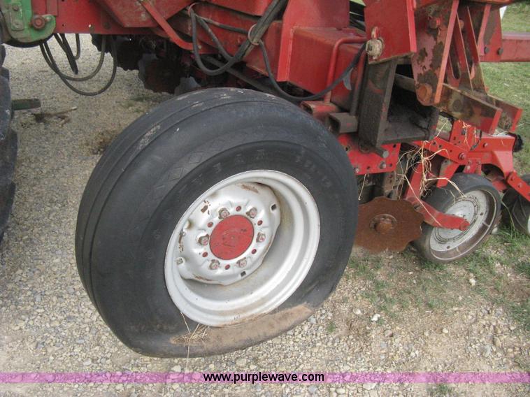 image for item H5476 Case IH 900 Cyclo Air 12 row planter