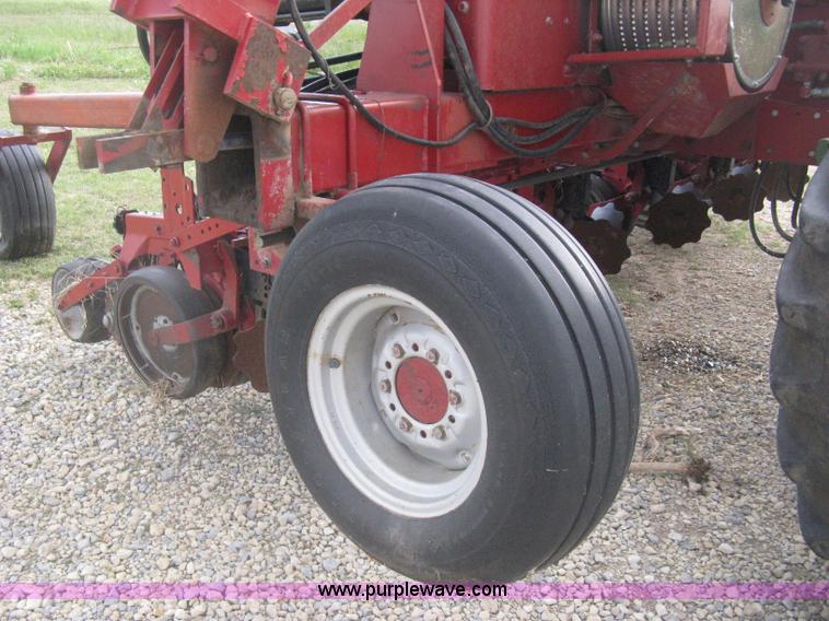 image for item H5476 Case IH 900 Cyclo Air 12 row planter