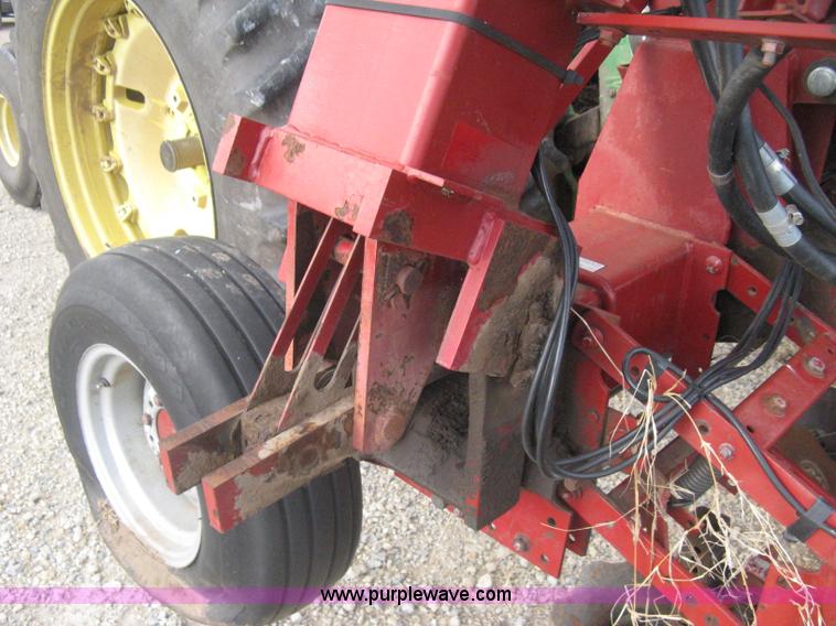 image for item H5476 Case IH 900 Cyclo Air 12 row planter