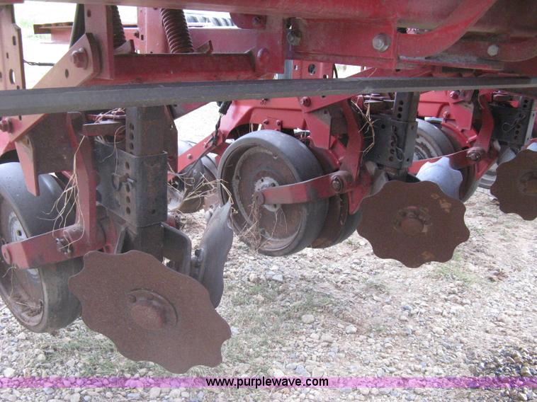 image for item H5476 Case IH 900 Cyclo Air 12 row planter