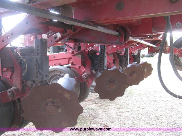 image for item H5476 Case IH 900 Cyclo Air 12 row planter