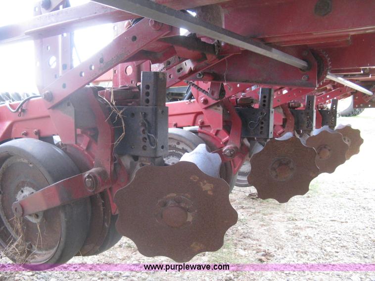 image for item H5476 Case IH 900 Cyclo Air 12 row planter