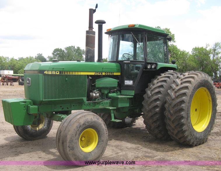 image for item H5479 1985 John Deere 4850 tractor