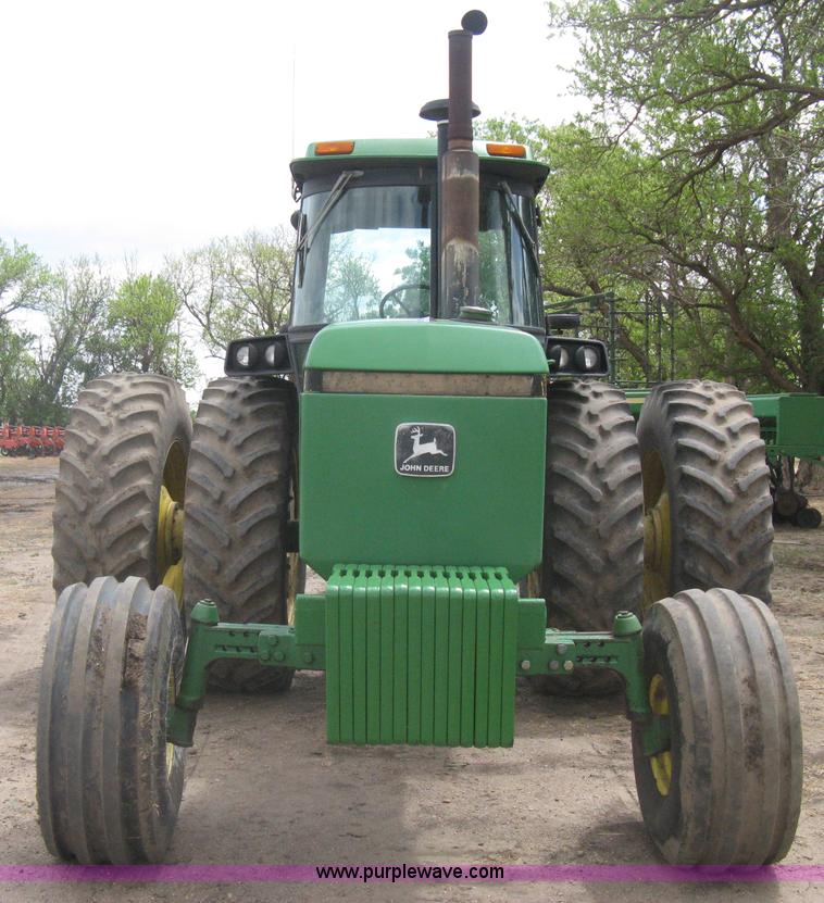 image for item H5479 1985 John Deere 4850 tractor