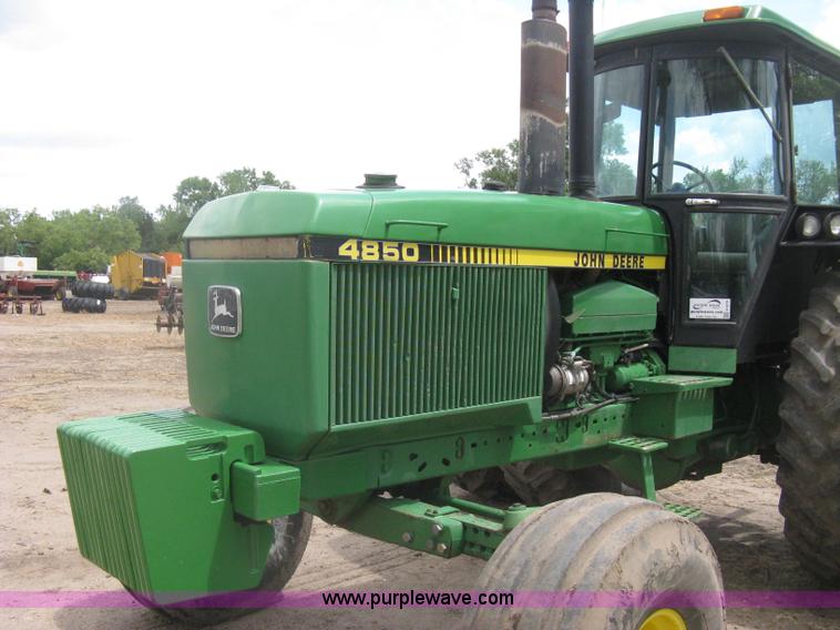 image for item H5479 1985 John Deere 4850 tractor