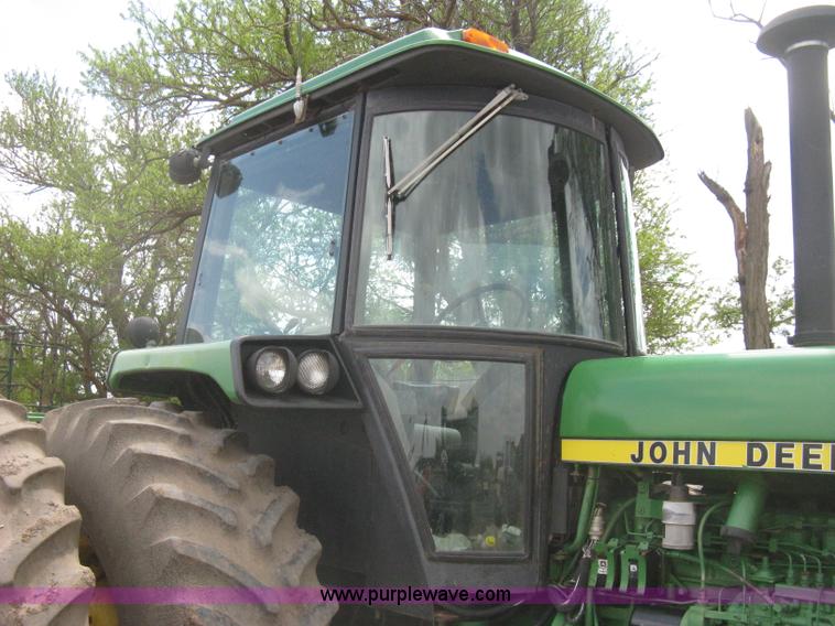 image for item H5479 1985 John Deere 4850 tractor