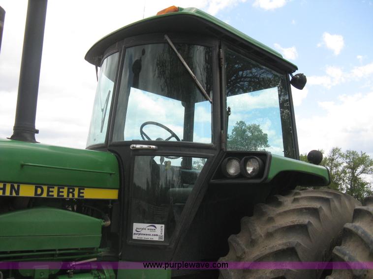 image for item H5479 1985 John Deere 4850 tractor