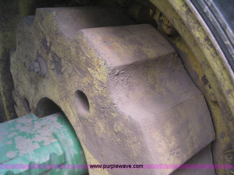 image for item H5479 1985 John Deere 4850 tractor