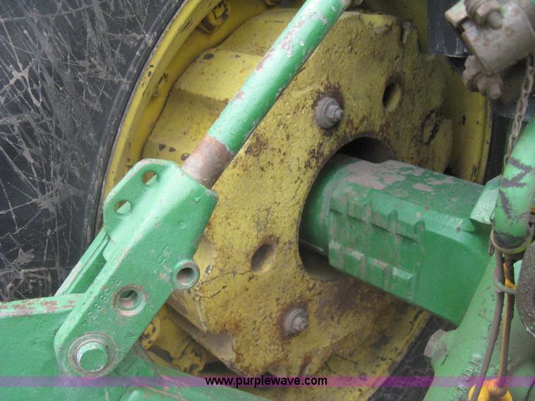 image for item H5479 1985 John Deere 4850 tractor