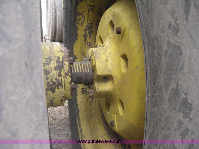 image for item H5479 1985 John Deere 4850 tractor