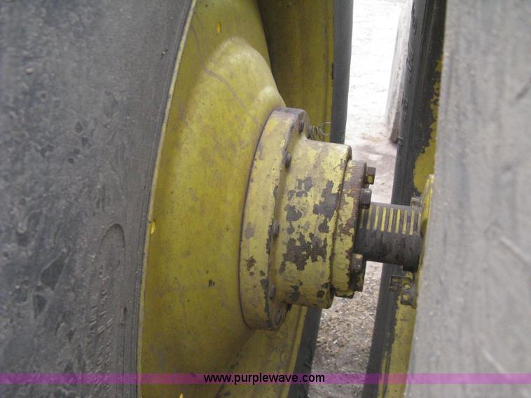 image for item H5479 1985 John Deere 4850 tractor