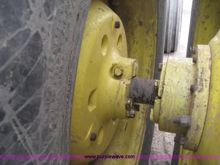 image for item H5479 1985 John Deere 4850 tractor