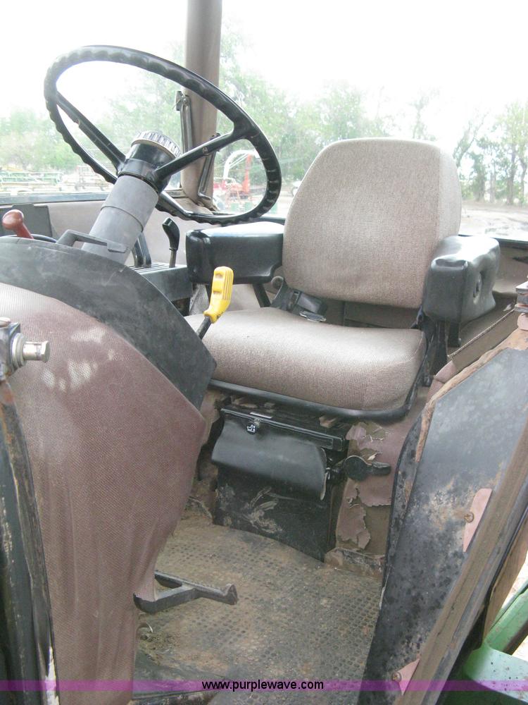 image for item H5479 1985 John Deere 4850 tractor